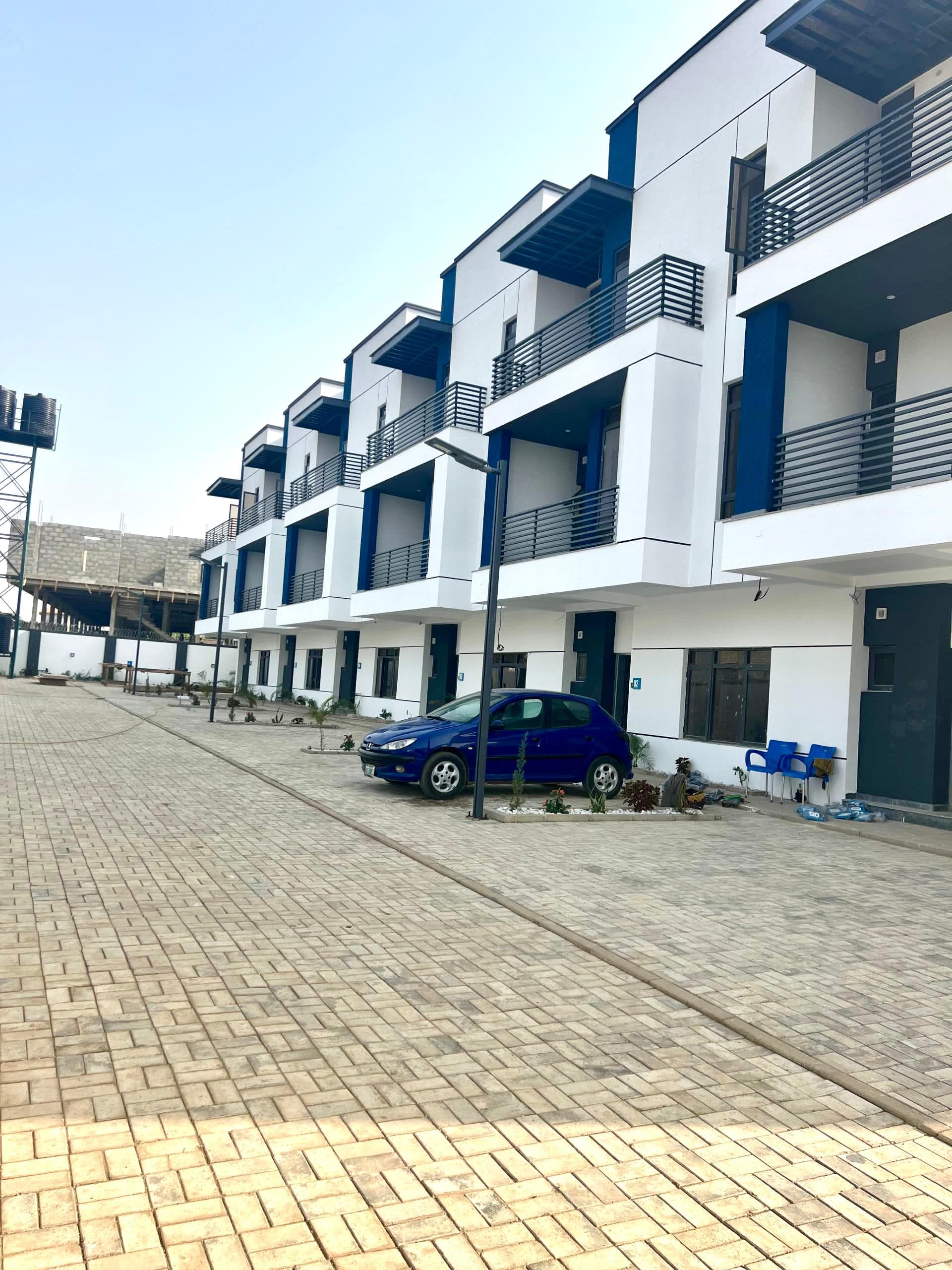 4 Bedroom Terrace Duplex with 2 living areas +BQ - Image 1